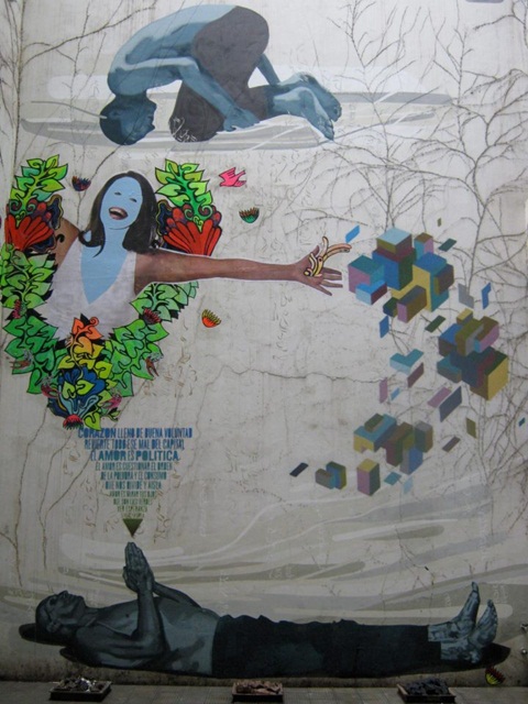 582632_216775965117822_1835465386_n