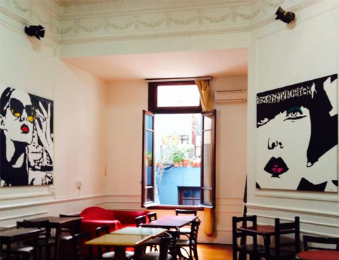 El interior de La Casona Iluminada: antiguo + moderno